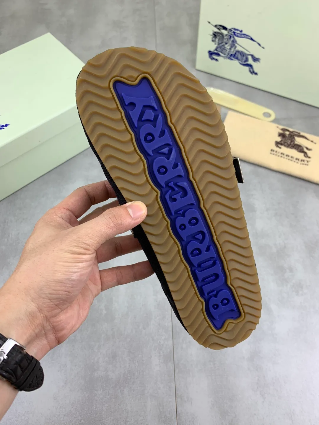 Men's Men's Shoes 💰P620 💰【New Style】Top Version 🆘【Burberry】New Burberry Slippers are on the market with perfect workmanship! 🔥Perfect shape and top quality🙈Non-slip and wear-resistant high-end rubber outsole👣Versatile and comfortable shoes, standard size: 39-45 (38 46 customized) 5️⃣colors available Top-quality packaging